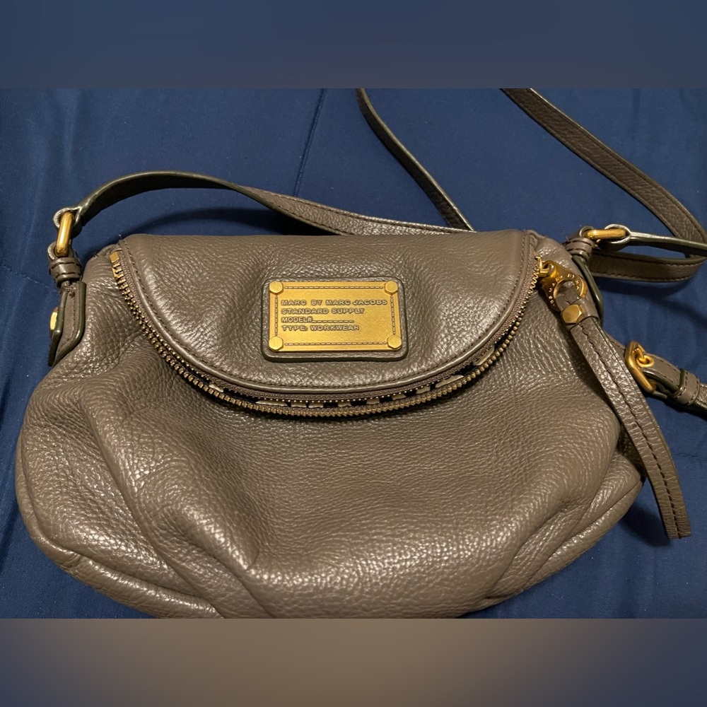 Marc Jacobs purse in grey